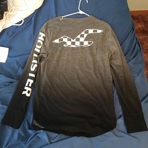 Black and grey hollister t shirt